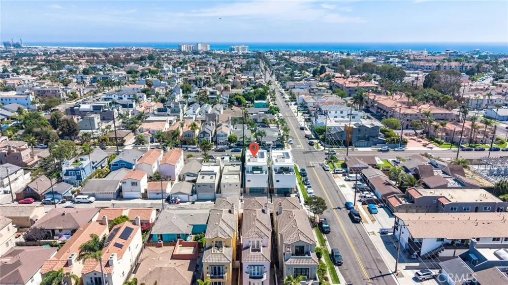 203 Indianapolis Avenue Huntington Beach, CA 92648