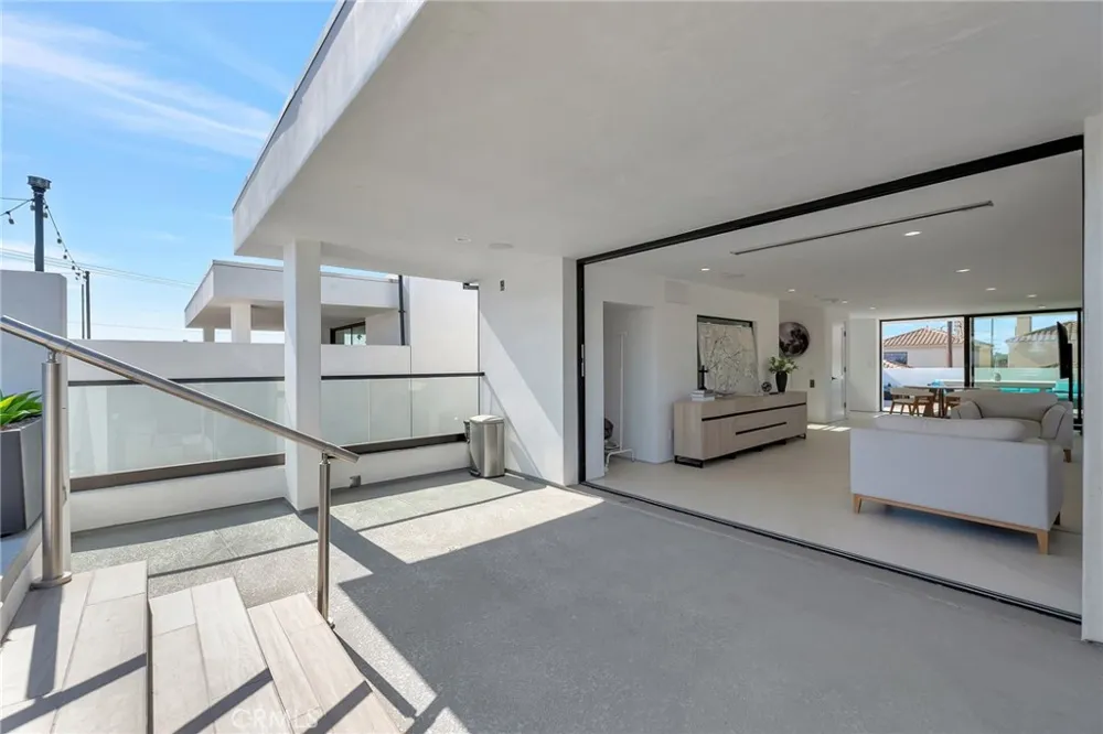 203 Indianapolis Avenue Huntington Beach, CA 92648