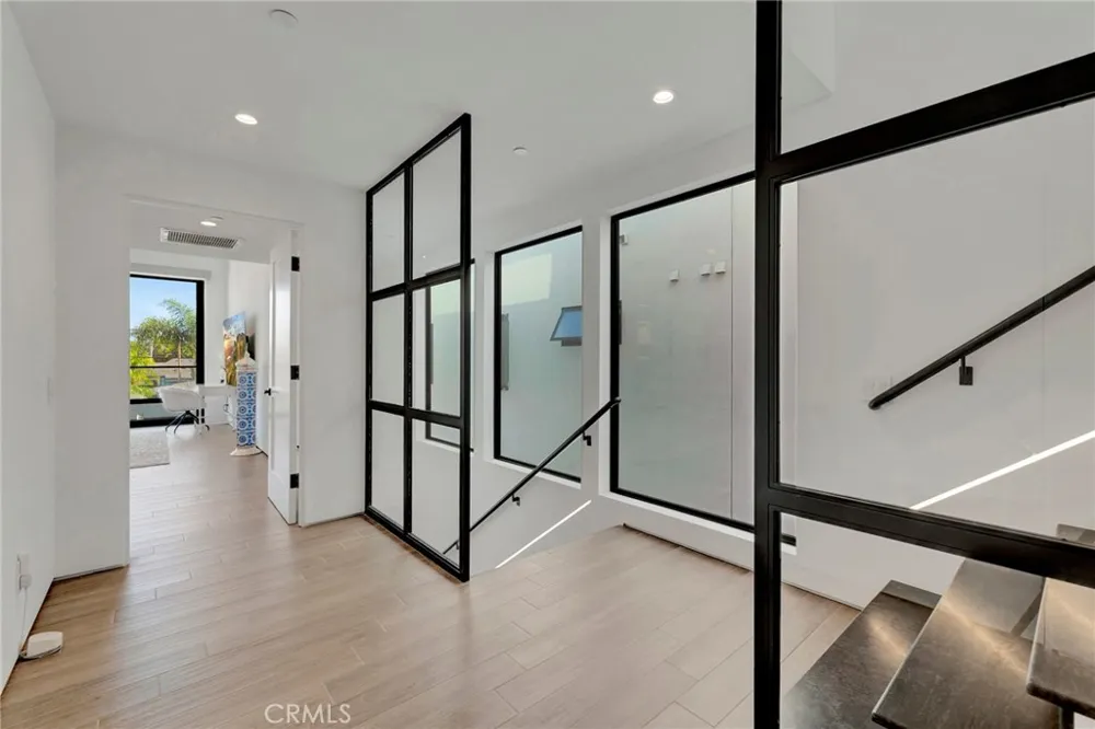 203 Indianapolis Avenue Huntington Beach, CA 92648