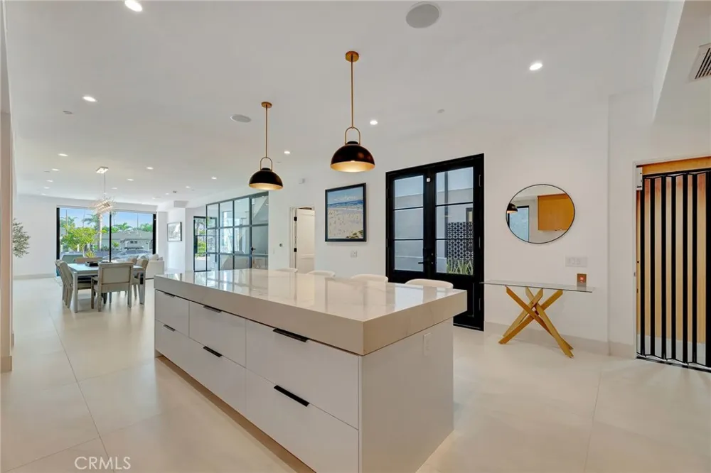 203 Indianapolis Avenue Huntington Beach, CA 92648