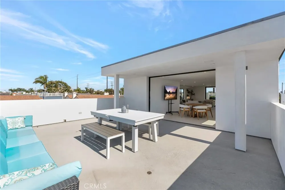203 Indianapolis Avenue Huntington Beach, CA 92648