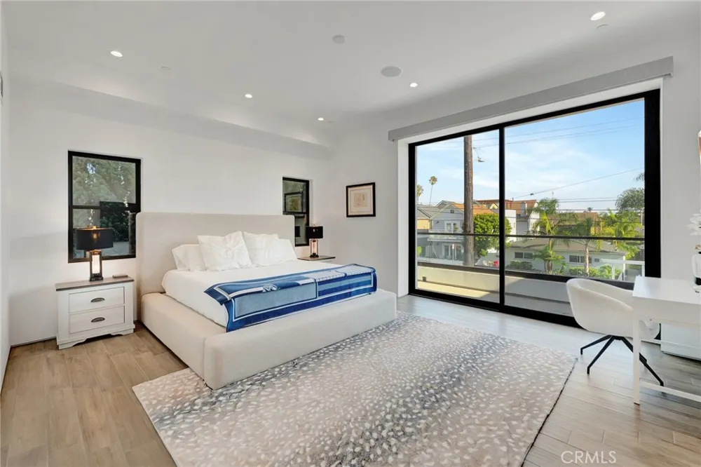 203 Indianapolis Avenue Huntington Beach, CA 92648
