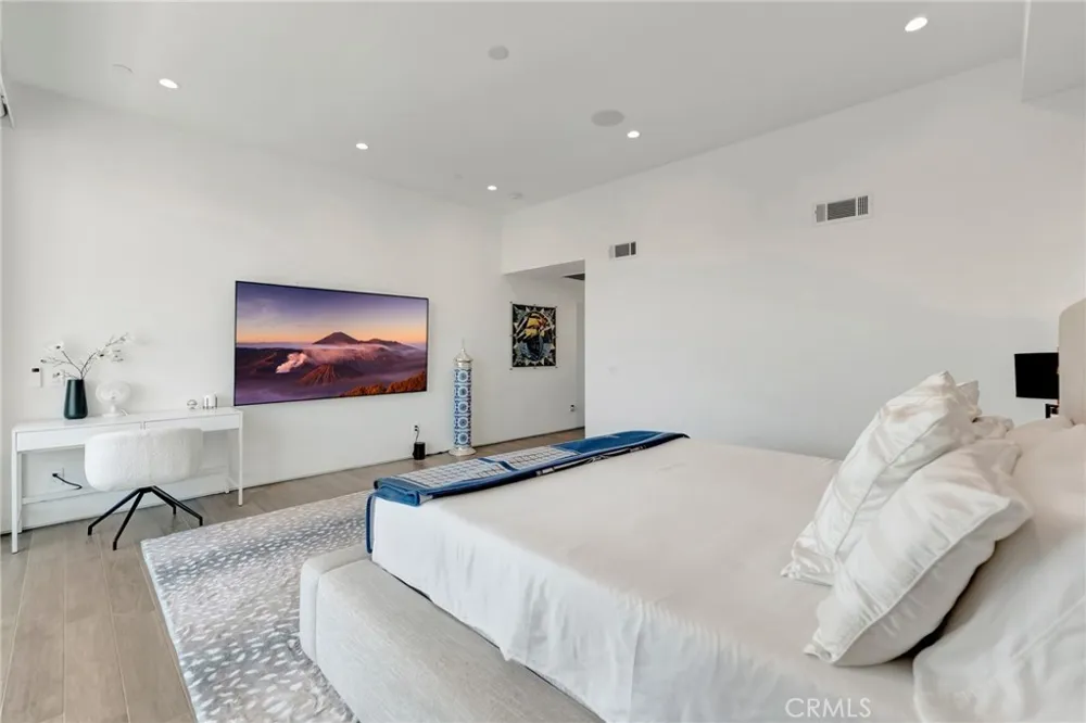 203 Indianapolis Avenue Huntington Beach, CA 92648
