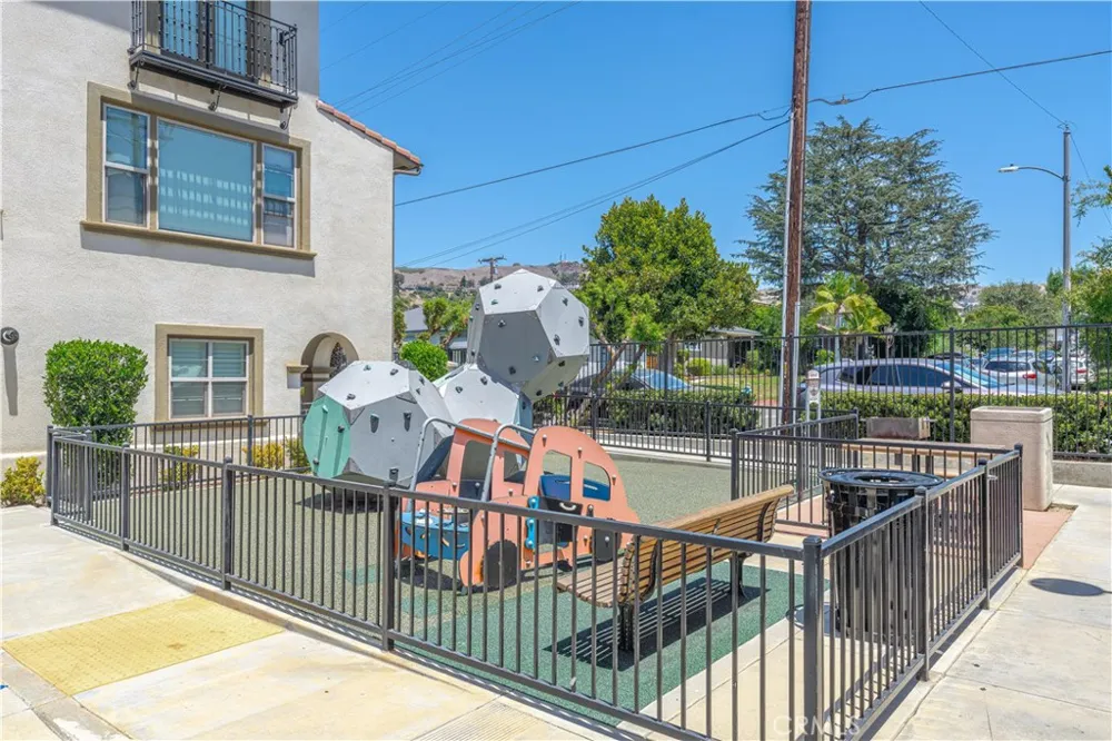 11905 Nixon Whittier, CA 90601