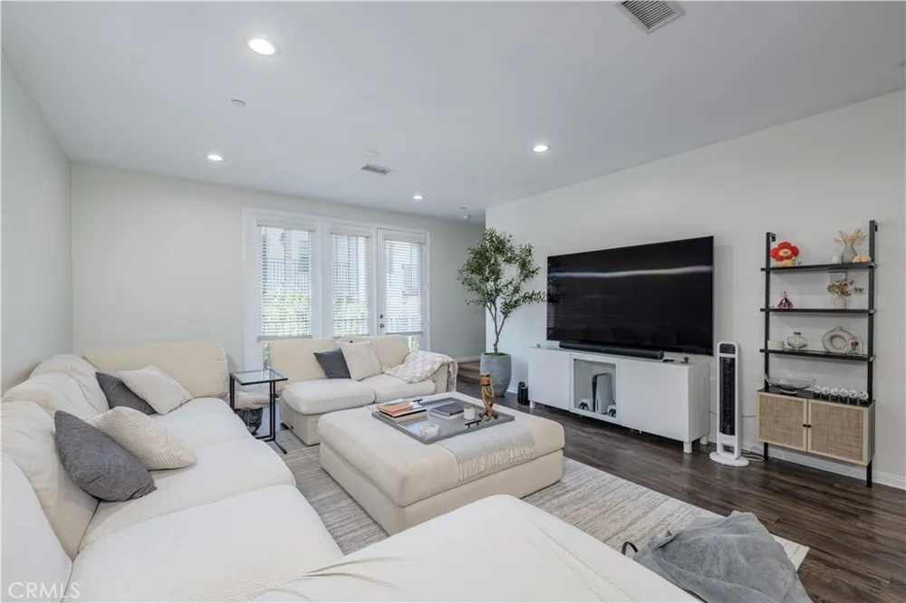 11905 Nixon Whittier, CA 90601