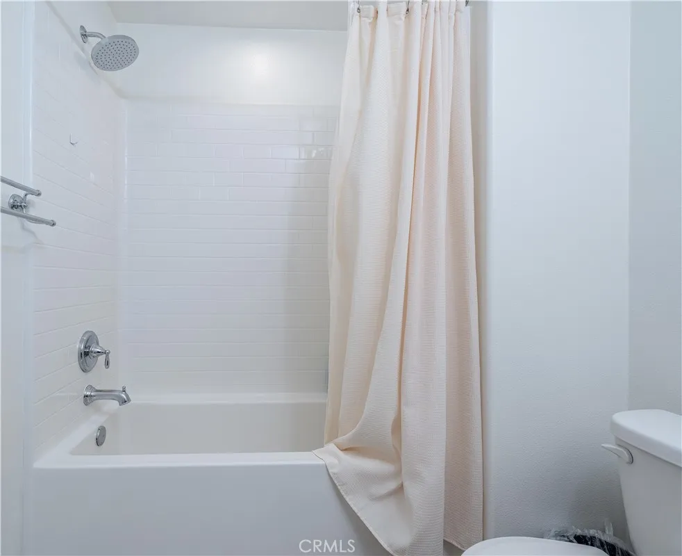 11905 Nixon Whittier, CA 90601
