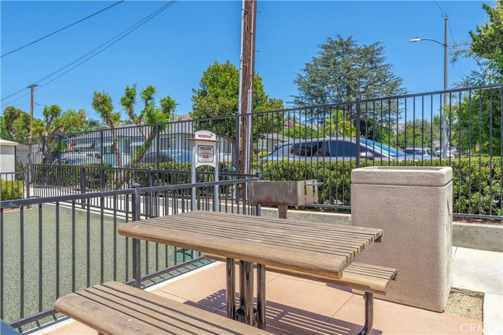11905 Nixon Whittier, CA 90601