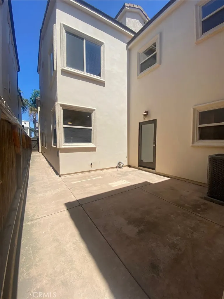 318 9th Street Huntington Beach, CA 92648