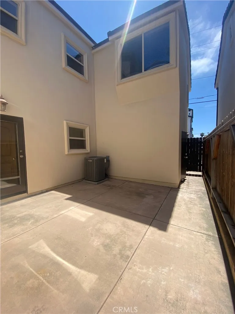318 9th Street Huntington Beach, CA 92648