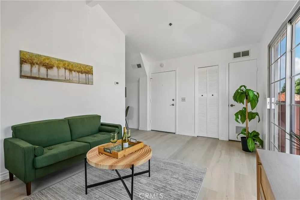 409 Utica #A11 Huntington Beach, CA 92648