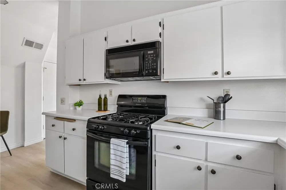 409 Utica #A11 Huntington Beach, CA 92648