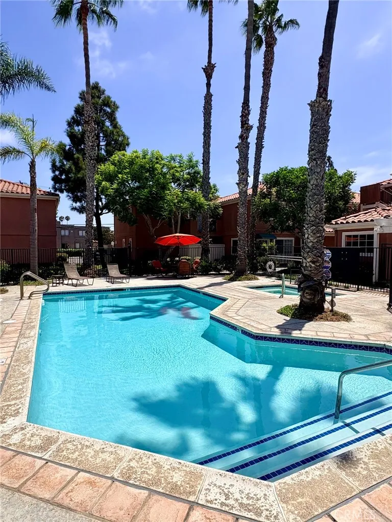 409 Utica #A11 Huntington Beach, CA 92648