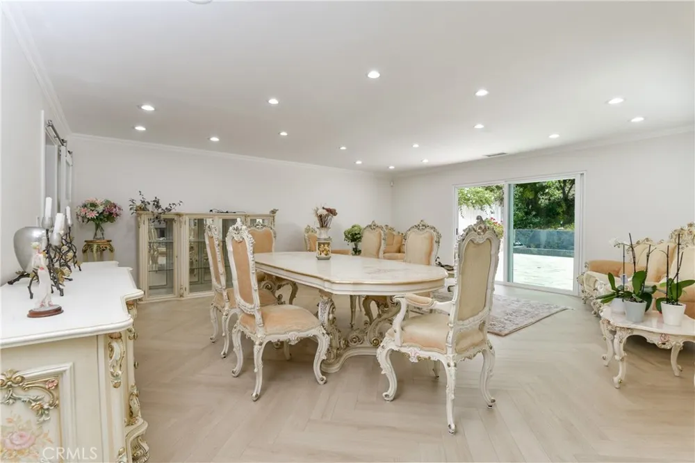 7152 Pomelo West Hills, CA 91307
