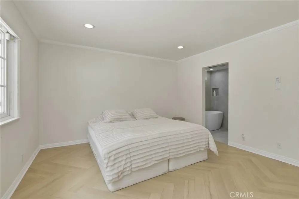 7152 Pomelo West Hills, CA 91307