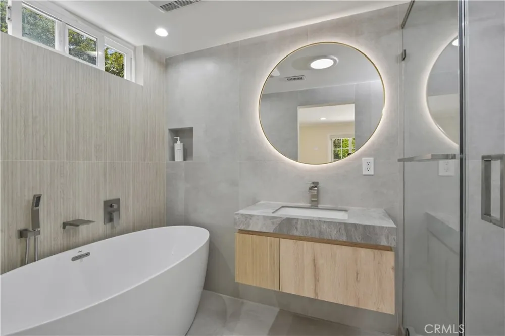 7152 Pomelo West Hills, CA 91307