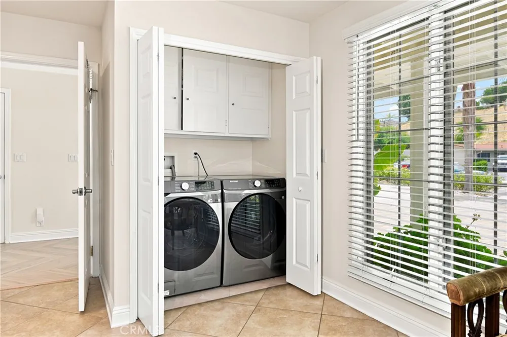7152 Pomelo West Hills, CA 91307