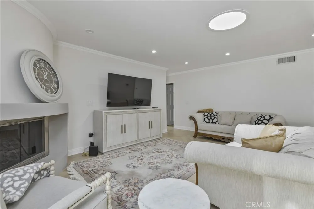 7152 Pomelo West Hills, CA 91307