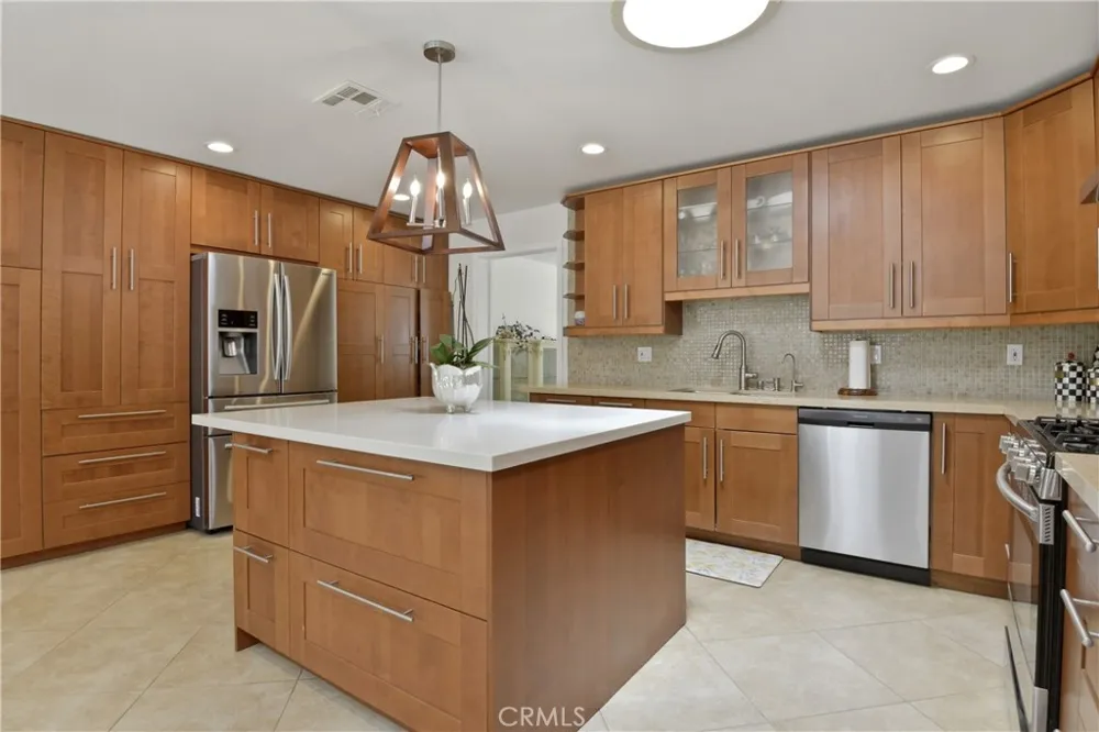 7152 Pomelo West Hills, CA 91307