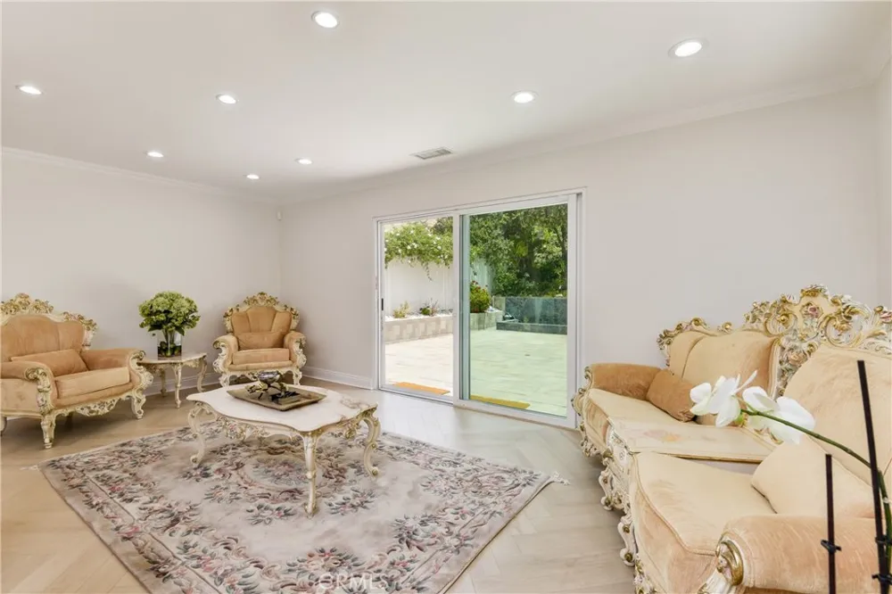 7152 Pomelo West Hills, CA 91307