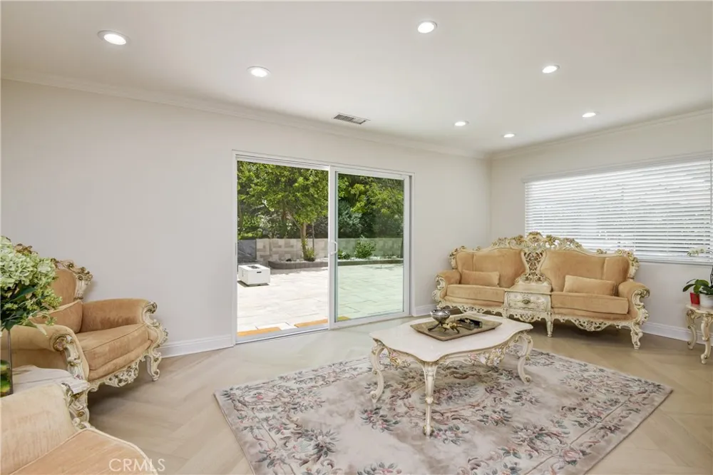 7152 Pomelo West Hills, CA 91307