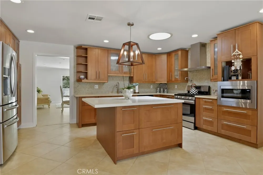 7152 Pomelo West Hills, CA 91307