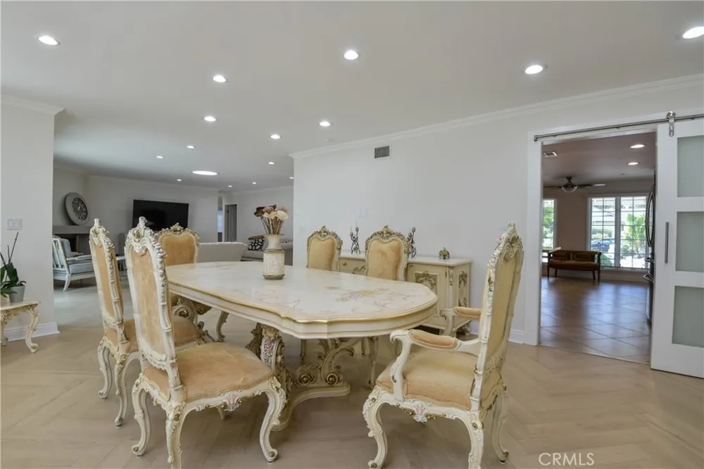 7152 Pomelo West Hills, CA 91307