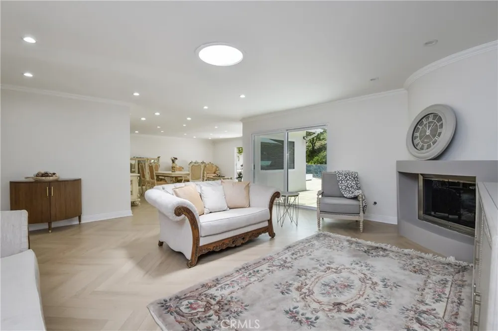 7152 Pomelo West Hills, CA 91307