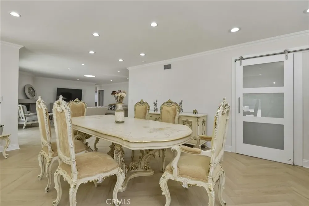 7152 Pomelo West Hills, CA 91307