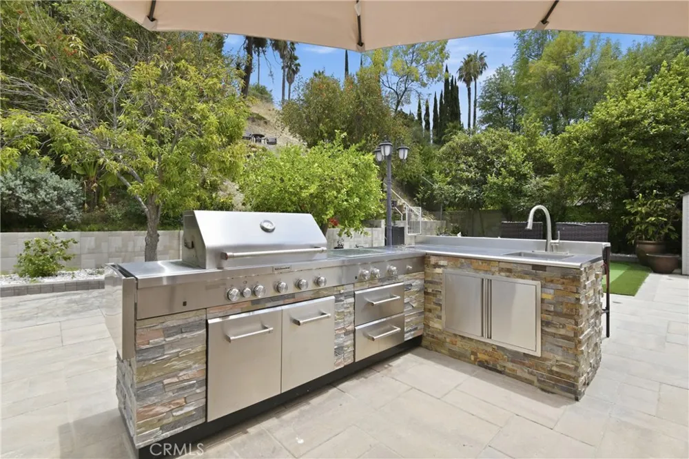 7152 Pomelo West Hills, CA 91307