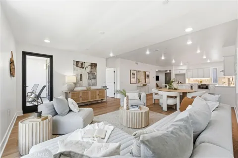 24722 Del Prado #304
