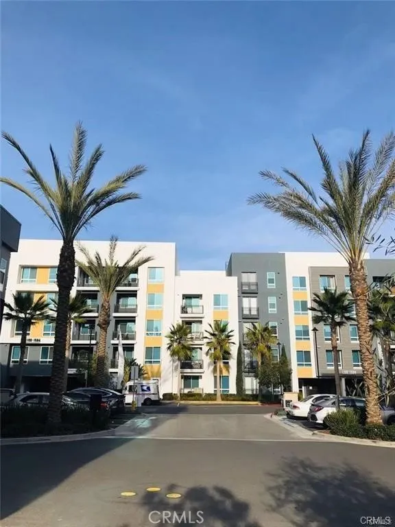 2208 Synergy Irvine, CA 92614