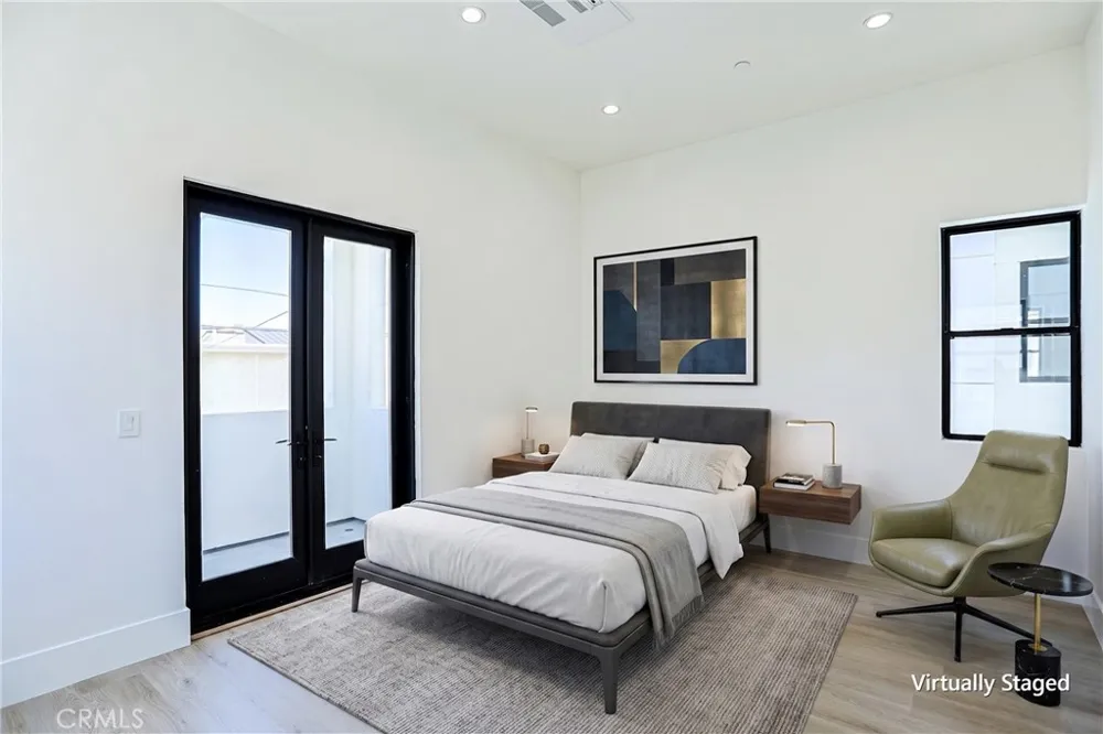 109 9th Huntington Beach, CA 92648