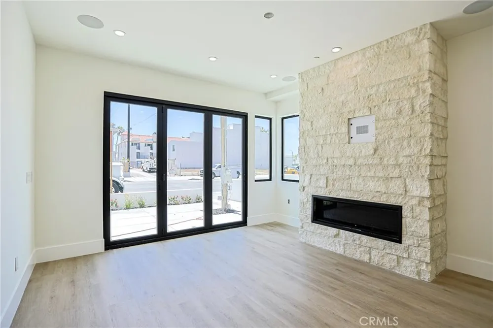109 9th Huntington Beach, CA 92648