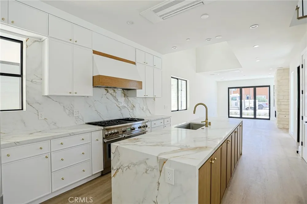 109 9th Huntington Beach, CA 92648