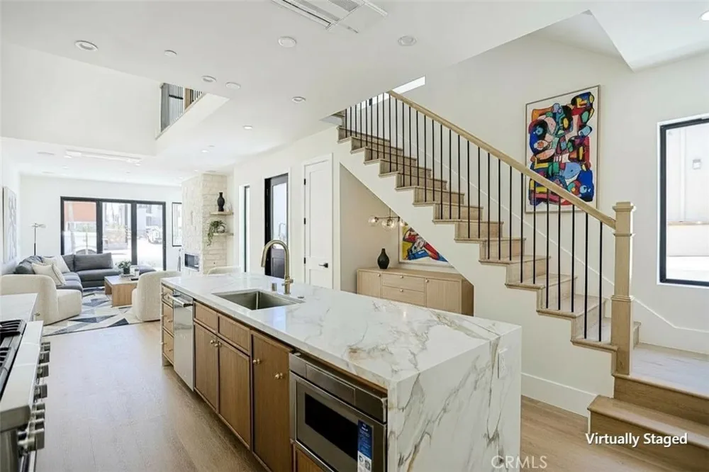 109 9th Huntington Beach, CA 92648