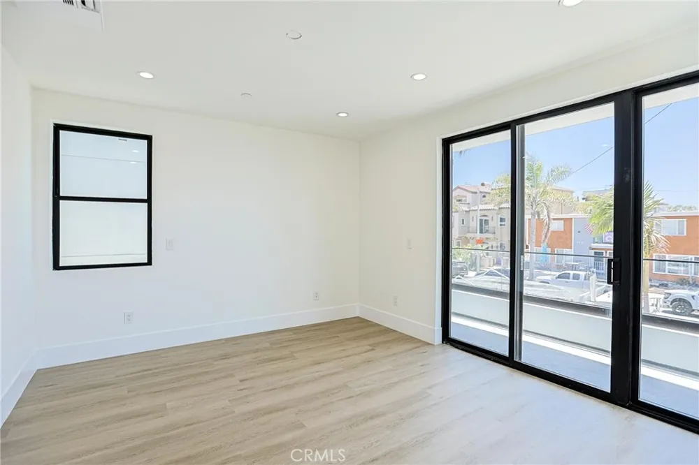 109 9th Huntington Beach, CA 92648