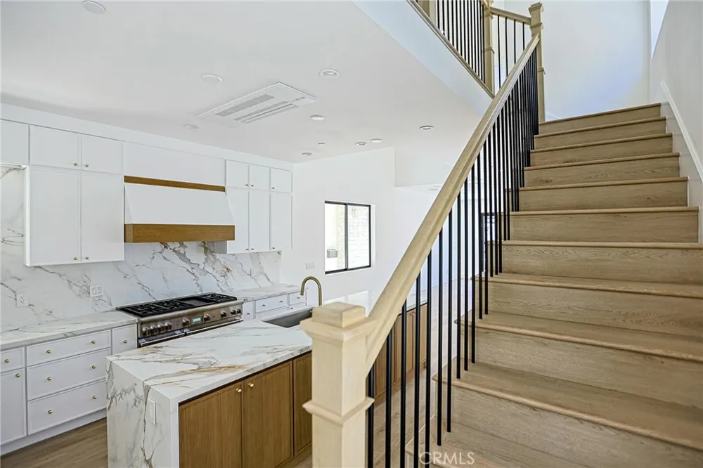 109 9th Huntington Beach, CA 92648