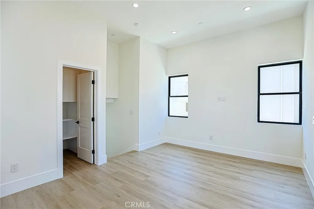 109 9th Huntington Beach, CA 92648