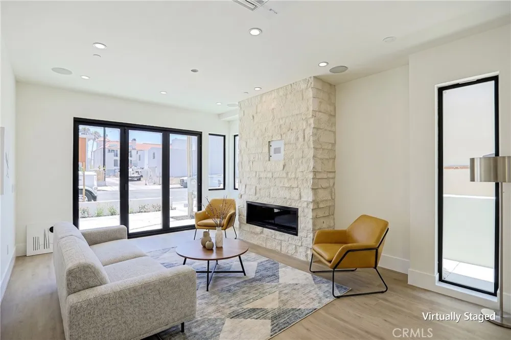109 9th Huntington Beach, CA 92648