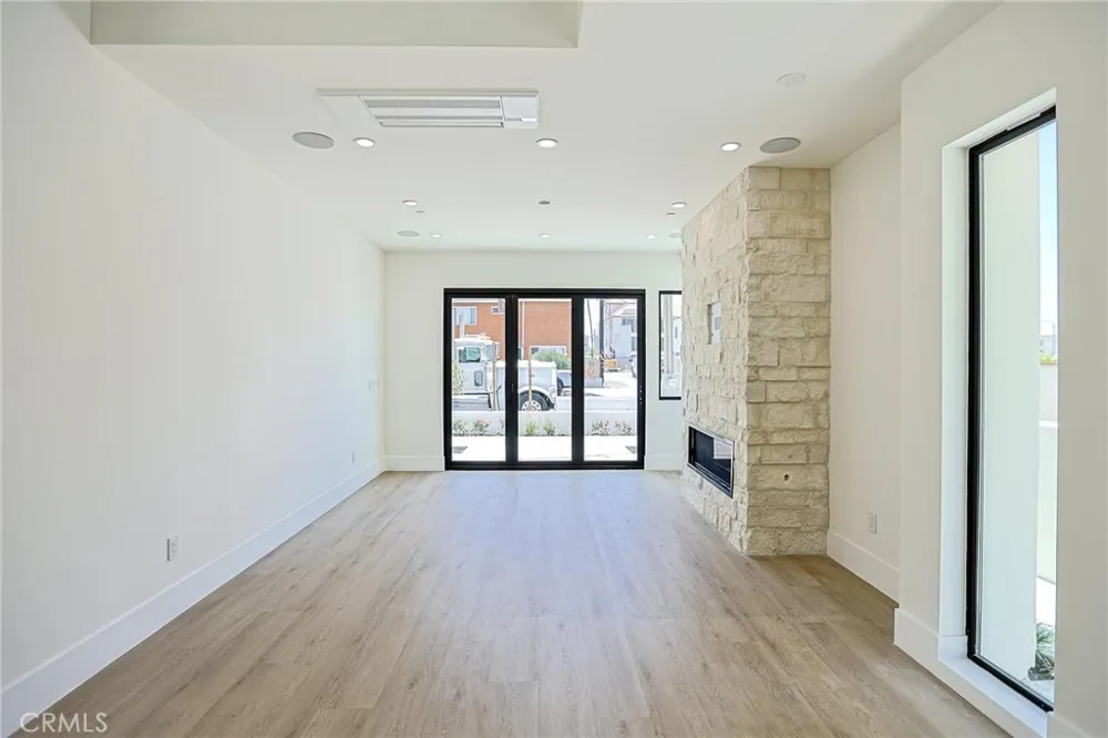 109 9th Huntington Beach, CA 92648