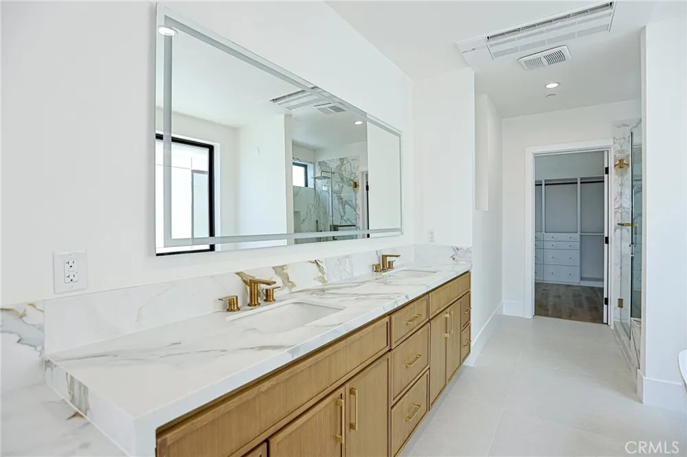 109 9th Huntington Beach, CA 92648