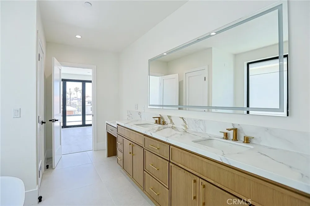 109 9th Huntington Beach, CA 92648