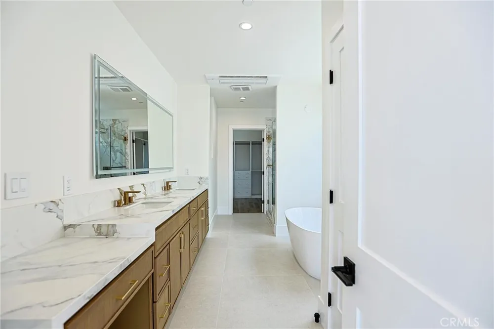 109 9th Huntington Beach, CA 92648