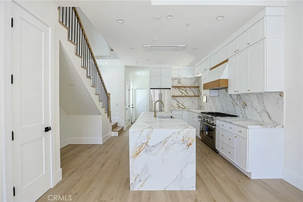 109 9th Huntington Beach, CA 92648