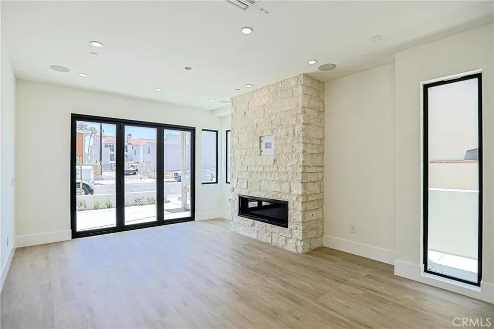 109 9th Huntington Beach, CA 92648
