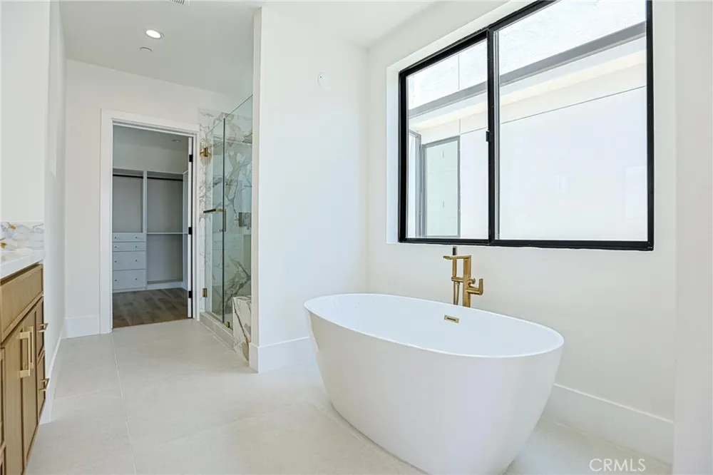 109 9th Huntington Beach, CA 92648