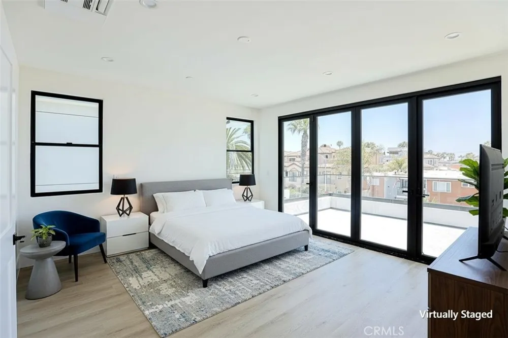 109 9th Huntington Beach, CA 92648