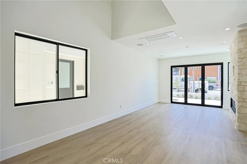 109 9th Huntington Beach, CA 92648