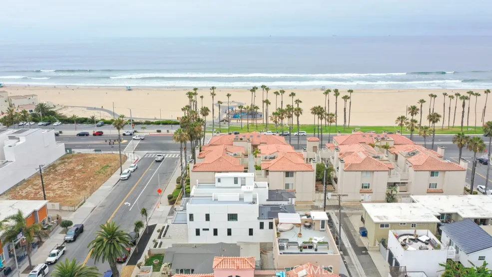 109 9th Huntington Beach, CA 92648