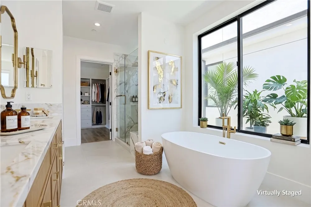 109 9th Huntington Beach, CA 92648